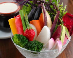 三浦野菜使用のボリューム満点バーニャカウダ。