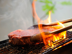 肉料理は全て炭火焼で。これもシェフのこだわり。