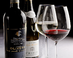 フランス産・イタリア産・チリ産の厳選ワインを常時15種ご用意