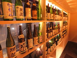 各地の焼酎、日本酒を多数品揃え。寿司、魚料理に相性抜群◎