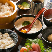 茨城県から仕入れる自然薯。活力増進に役立ち、栄養価満点。