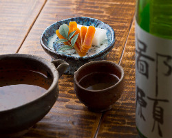 大阪産ボラ子を塩漬け、天日干しした自家製カラスミは肴に最適。