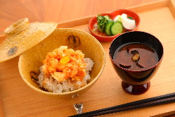 料理長の故郷・鹿児島県から直送される米を使った天丼。