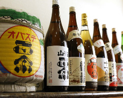 店名にあやかって「正宗」とついた日本酒がずらりと並んでいる。