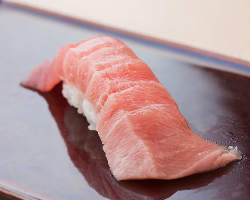 お刺身と寿司セットが人気。