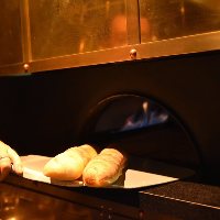 石窯焼きの自家製パンを3～4種類ご用意