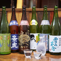 串焼きとよく合う全国各地の日本酒や焼酎を多数揃えています！