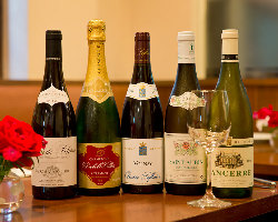 ワインは、フランス産が約30種揃っており、シャンパンもある。