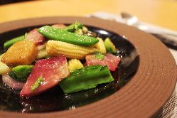 日本の食材をふんだんに使った、和の風情を感じさせる中華料理。