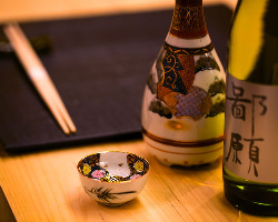 日本酒は、その季節の料理の味に合うものを厳選して揃えている。