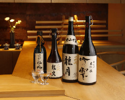 日本酒党たちの垂涎の的ともいうようなレアな酒も揃っている。