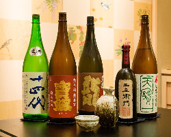 季節や料理の味に合わせた日本酒は、常に20種程度の品揃え。