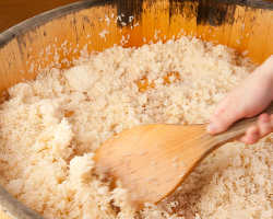 【こだわりの酢飯】 酢飯には特別なお米と赤酢を使用しています
