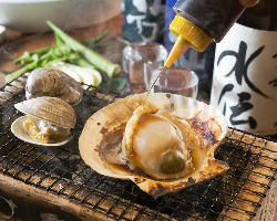 【名物！浜焼き】 大粒の帆立や旨味溢れる牡蠣は必食です