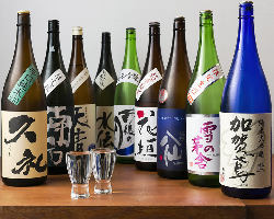 【極上銘酒】 厳選して取り揃えた日本酒は常時30種以上と豊富