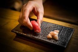 まろやかな香りと甘みが立った赤酢で仕上げた本格江戸前寿司
