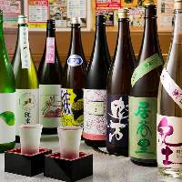 店主が厳選した季節酒や希少酒など、日本酒を種類豊富に取り揃え