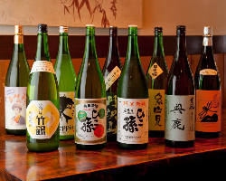 厳選した日本酒は、神亀酒造をはじめ、常時40種以上の取り揃え