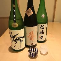 店主厳選の珍しい日本酒を鮮度抜群の旬の食材とともに堪能