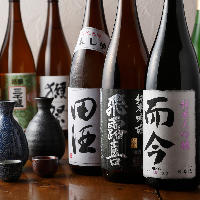 獺祭など店主が厳選する全国の日本酒や本格焼酎を多数常備