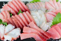 新鮮な天然魚を使ったお料理が自慢。