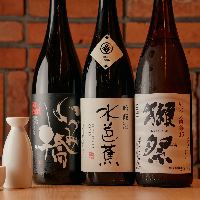 全国各地から厳選した日本酒は、希少な銘柄を含む豊富な品揃え。