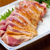 上州地鶏のタタキは、しっとり旨味あふれる一品！