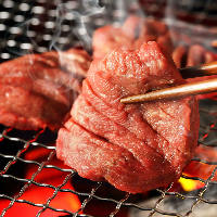 厨房で毎日、職人がカットしているお肉が食べ放題。