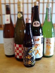 日本酒は限定酒や希少酒など多数揃えておえいます。