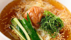 【さっぱり感】 「梅しそ冷麺」は焼肉に合う人気メニュー