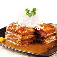 ラフテー 沖縄産三枚バラ肉を特製味噌だしで炊いた自慢の角煮。