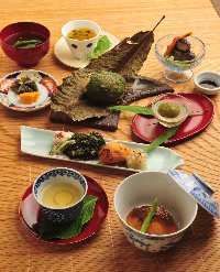 日本の伝統的な和食を細部にまでこだわってご提供いたします。