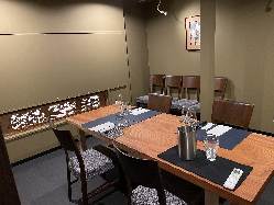 お席は完全個室空間。「欄間」はオーナー実家富山の伝統工芸です