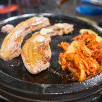 韓国本場のサムギョプサル食べ放題