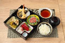 ランチタイム数量限定の松花堂！寿司と天ぷらが楽しめます！