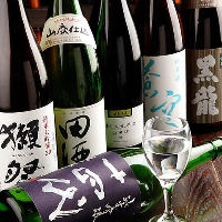 全国各地から厳選し集めた日本酒を当店自慢の九州料理とご一緒に