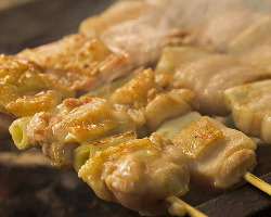 自慢の焼き鳥は知床鶏使用。じっくり焼き上げます。