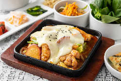 「チーズタッカルビ」は韓国料理の定番♪