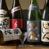 当店限定の日本酒「石庵の竹酒」をはじめ希少銘柄も取り揃え