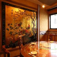 金屏風が豪華な個室通常8名様用/2名様～6名様でのご利用可。