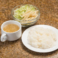 白米・サラダ・スープが食べ放題でなんと1,000円！！