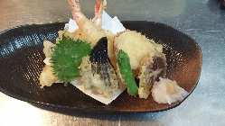 天ぷら盛り合わせ、 海老と野菜、ボリューム満点！