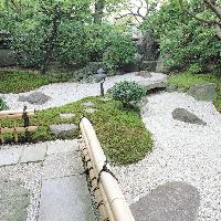 南禅寺名物の湯豆腐を庭園をながめながら。。