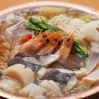 毎年人気の海鮮系のお鍋も多種多様にご用意しております。