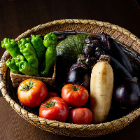 〈厳選した京野菜〉 四季折々の新鮮な京野菜を仕入れています。