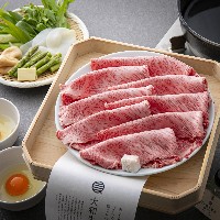 大和牛をはじめ、奈良のスター食材を集めた贅沢なすき焼き。