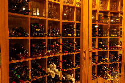 巨大なワインセラーの中にはその数150種類以上！