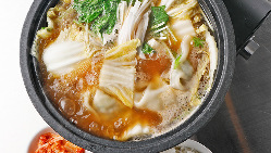 炊き餃子は、具材とスープの旨みがギュッと凝縮された逸品