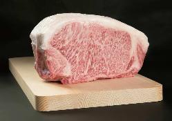 こだわった牛肉を使用！鉄板で豪勢に焼き上げます！！