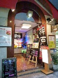お店は神戸南京町にあり、アーケード内で雨でも安心です